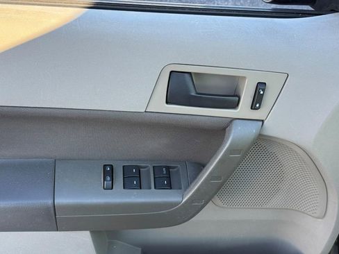 Used 2010 Ford Focus SE image 14