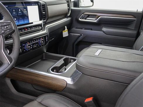 New 2025 Chevrolet Silverado 3500 High Country w/ High Country Premium Package image 23