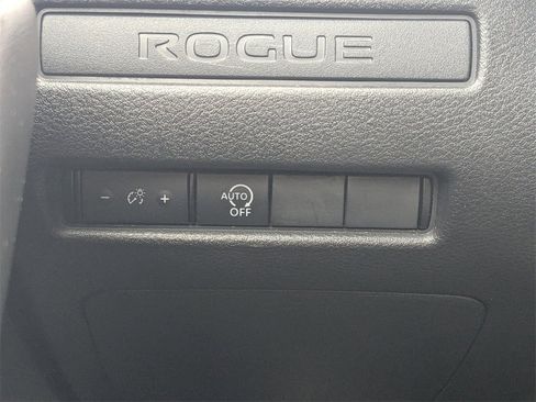 Used 2023 Nissan Rogue S image 21