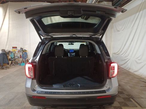 Used 2022 Ford Explorer XLT image 19