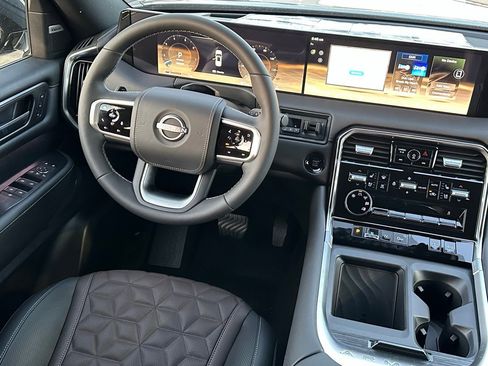 New 2025 Nissan Armada Platinum Reserve image 10