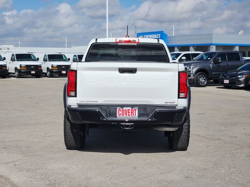 Used 2026 Chevrolet Colorado ZR2 w/ Technology Package AWD/4WD image 6