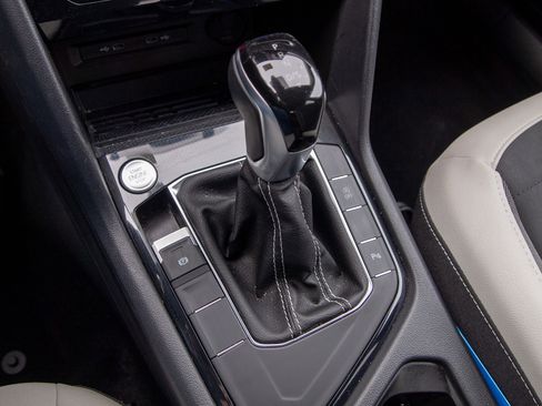 Used 2025 Volkswagen Taos SE image 19