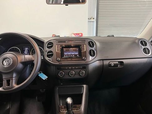 Used 2017 Volkswagen Tiguan S FWD image 20