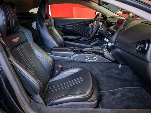 Used 2020 Aston Martin V8 Vantage Coupe image 18