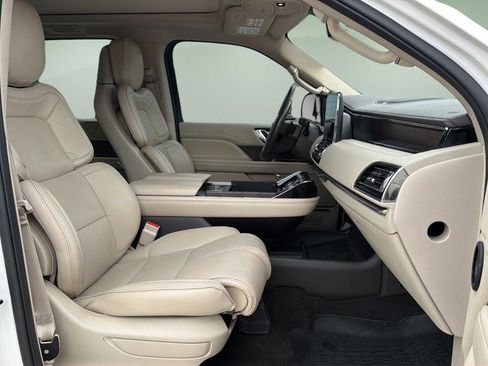 Used 2019 Lincoln Navigator Reserve AWD/4WD image 11