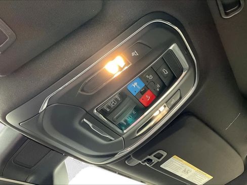 New 2025 Jeep Grand Cherokee Altitude image 16