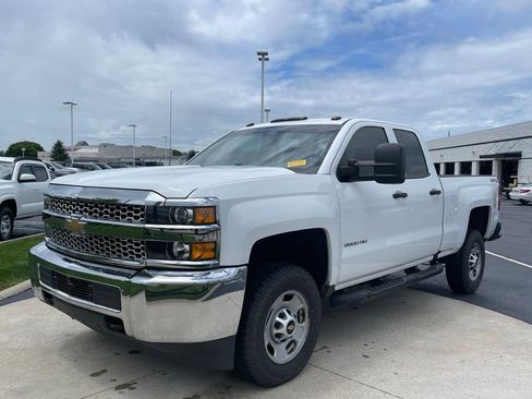 Used 2019 Chevrolet Silverado 2500 W/T AWD/4WD image 3