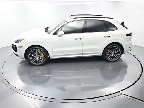 Certified 2022 Porsche Cayenne Turbo S image 39