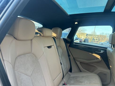 Used 2021 Porsche Macan image 12