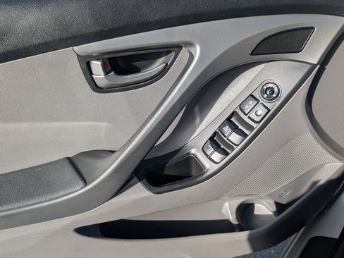 Used 2016 Hyundai Elantra SE FWD image 14