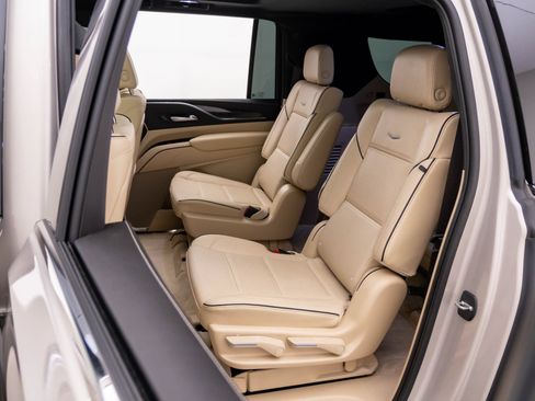 Used 2023 Cadillac Escalade ESV Premium Luxury AWD/4WD image 18