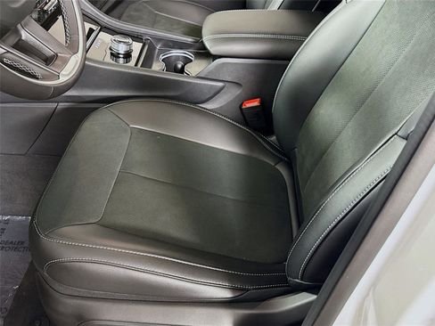 New 2025 Jeep Grand Cherokee Altitude image 13