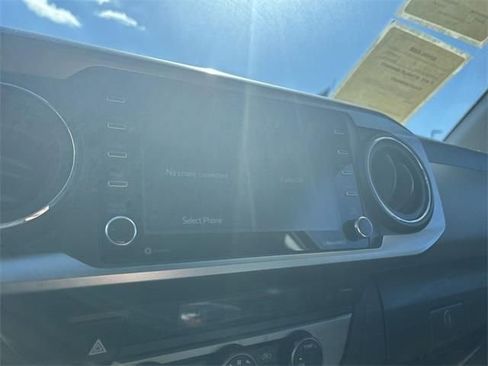 Used 2022 Toyota Tacoma SR5 AWD/4WD image 17