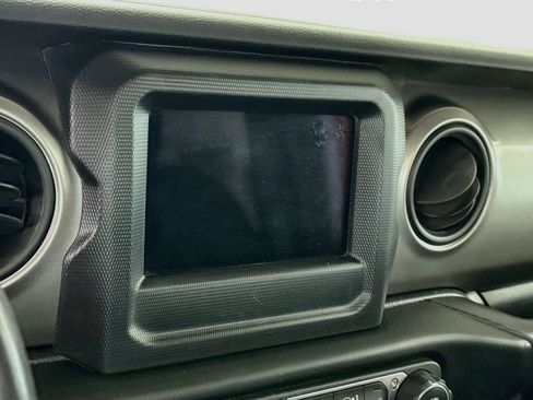Used 2020 Jeep Wrangler Sport AWD/4WD image 4