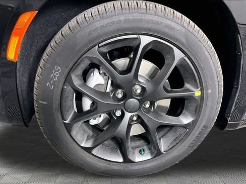 New 2027 Chrysler Pacifica Limited w/ S Appearance Package AWD/4WD image 13