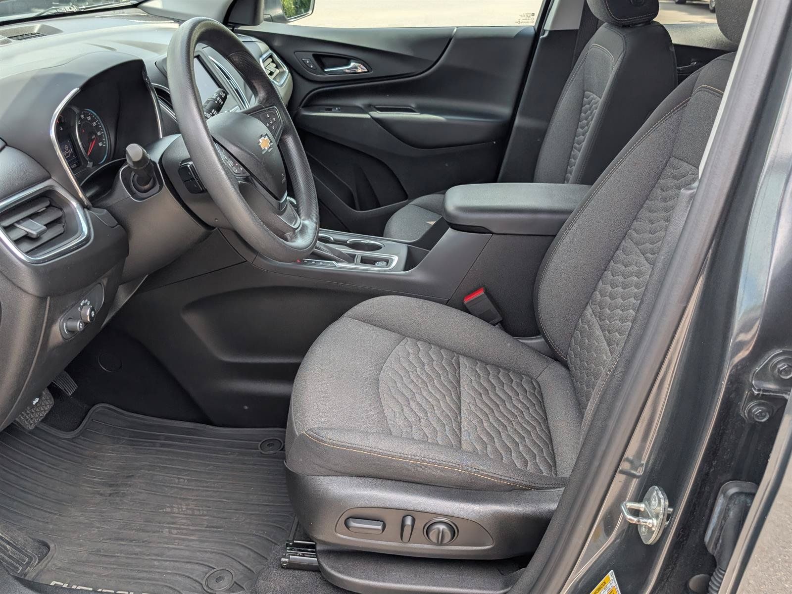 Used 2020 Chevrolet Equinox LT AWD/4WD image 16