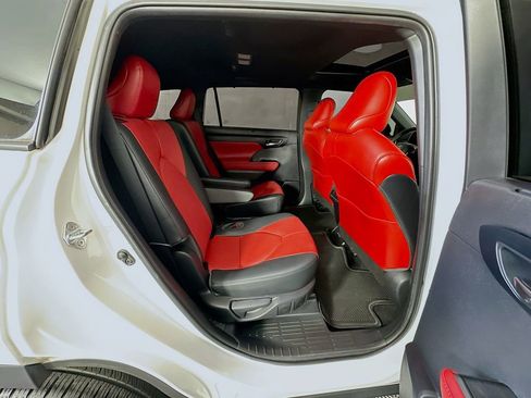 Used 2021 Toyota Highlander XSE image 29