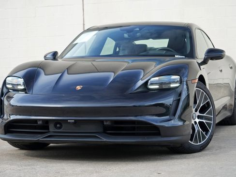 Used 2022 Porsche Taycan RWD image 3