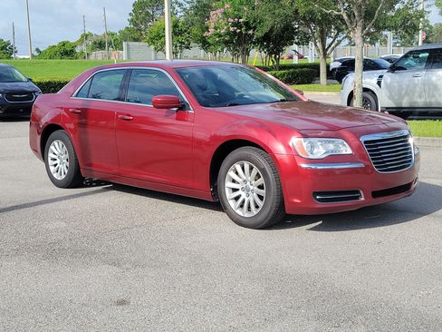 Used 2014 Chrysler 300 RWD image 3