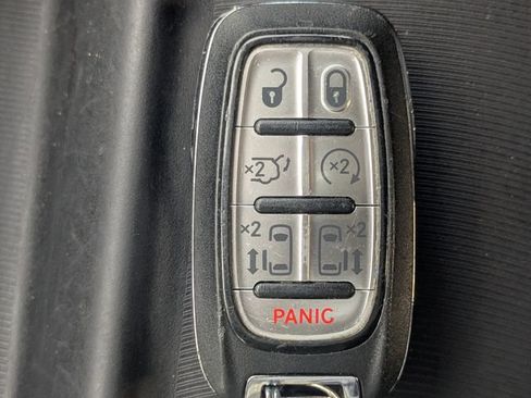 Used 2024 Chrysler Pacifica Touring FWD image 39