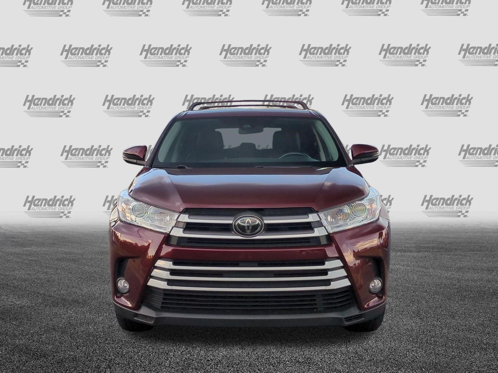 Used 2017 Toyota Highlander Plus AWD/4WD image 3