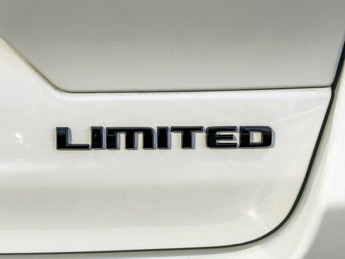 Used 2023 Jeep Grand Cherokee Limited w/ Luxury Tech Group II AWD/4WD image 12