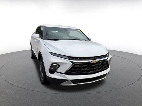 Used 2026 Chevrolet Blazer LT FWD image 3