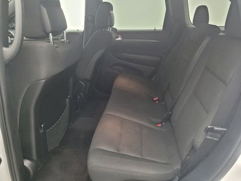 Used 2018 Jeep Grand Cherokee Laredo AWD/4WD image 18