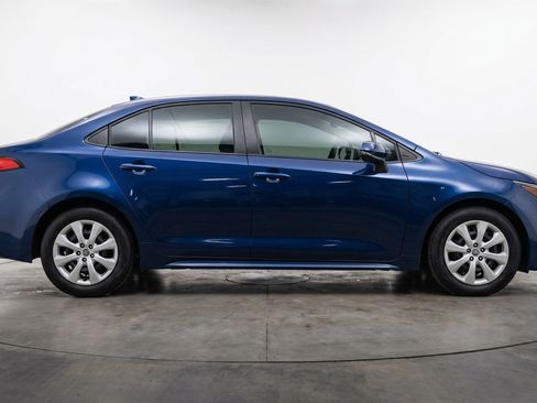 Used 2025 Toyota Corolla LE FWD image 11