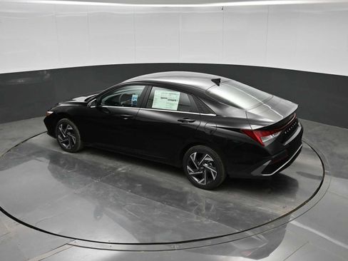 New 2026 Hyundai Elantra Limited FWD image 28