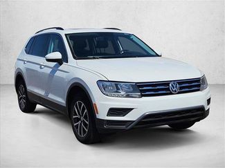Used 2020 Volkswagen Tiguan SE w/ Panoramic Sunroof Package AWD/4WD video 3