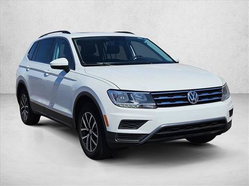 Used 2020 Volkswagen Tiguan SE w/ Panoramic Sunroof Package AWD/4WD image 3