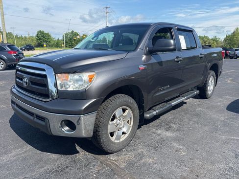 Used 2011 Toyota Tundra 4x4 CrewMax w/ Tow Pkg image 2