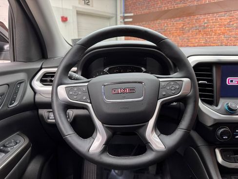 Used 2023 GMC Acadia SLT w/ Preferred Package image 14