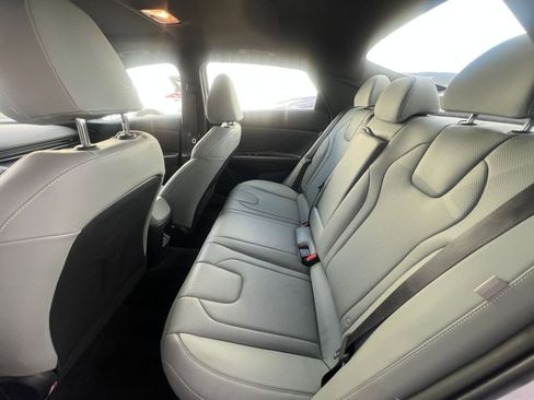 Used 2025 Hyundai Elantra Limited image 25