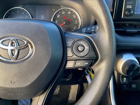 Used 2019 Toyota RAV4 LE FWD image 23