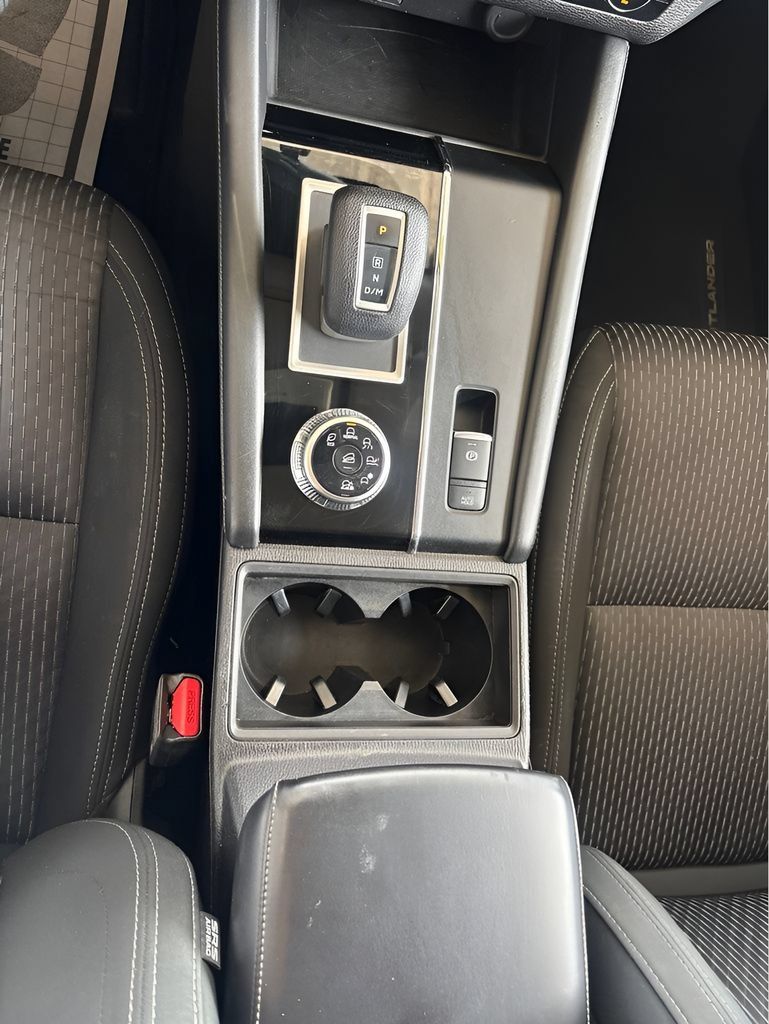 Used 2022 Mitsubishi Outlander ES AWD/4WD image 18