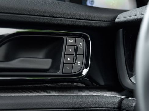 Certified 2025 Porsche Panamera 4 E-Hybrid AWD/4WD image 19