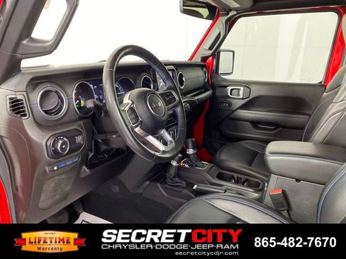 Used 2023 Jeep Wrangler Unlimited Rubicon 4xe w/ Cold Weather Group AWD/4WD image 11
