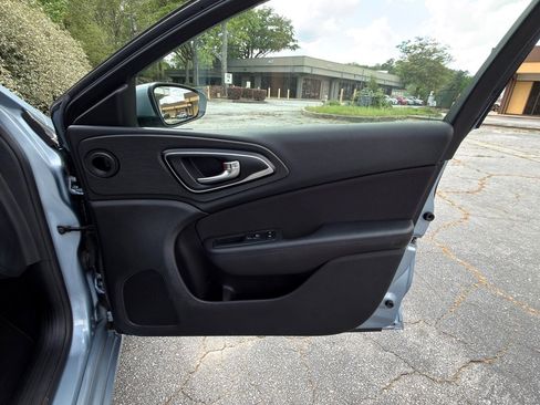 Used 2015 Chrysler 200 Limited image 21