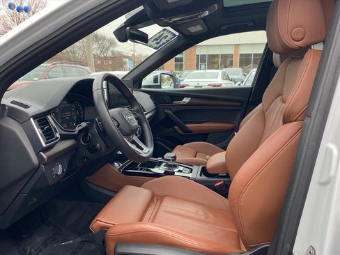 Used 2024 Audi Q5 e Premium Plus w/ Premium Plus Package image 13