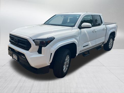 Certified 2024 Toyota Tacoma SR5 AWD/4WD image 2