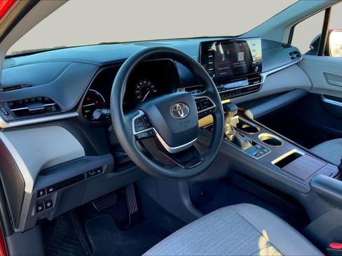 Used 2021 Toyota Sienna LE FWD image 17