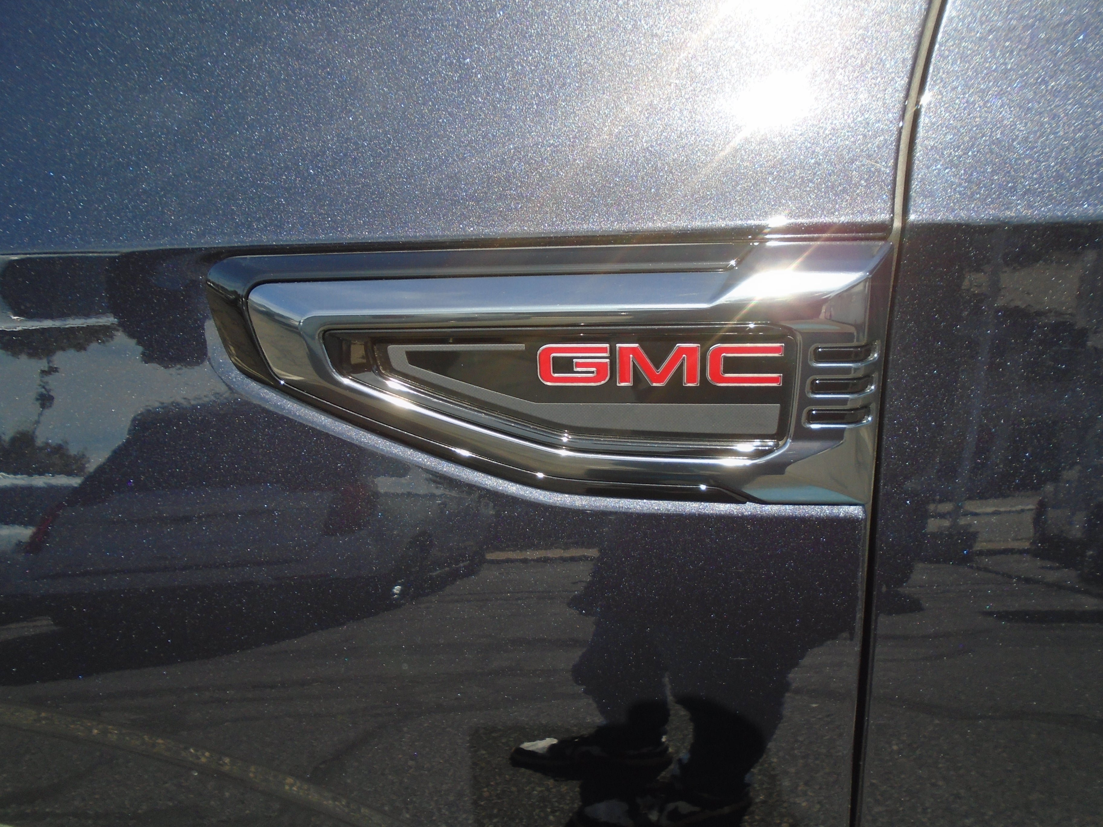 Used 2025 GMC Yukon AT4 AWD/4WD image 17