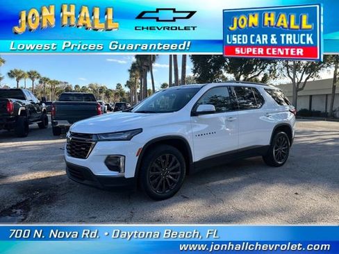 Used 2023 Chevrolet Traverse RS image 2
