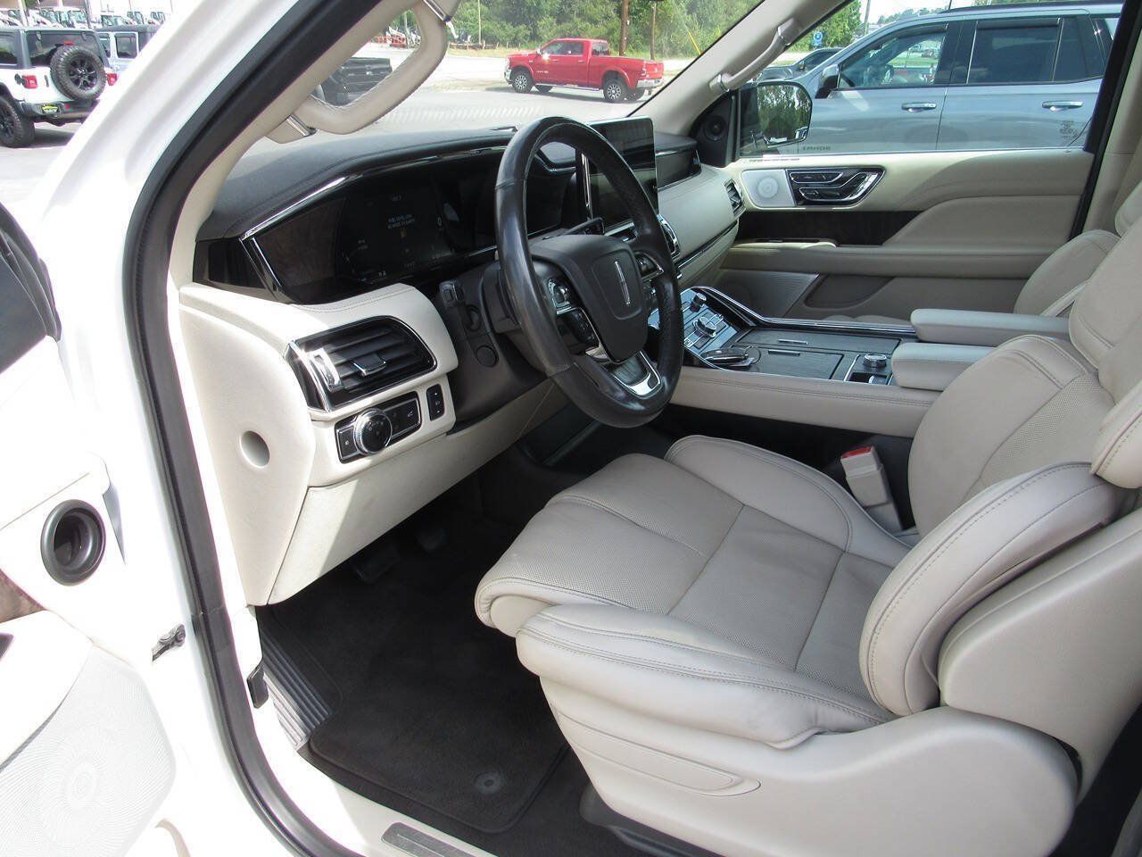 Used 2019 Lincoln Navigator Reserve w/ Cargo Package AWD/4WD image 15
