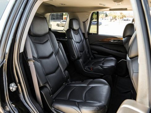 Used 2018 Cadillac Escalade Luxury image 36