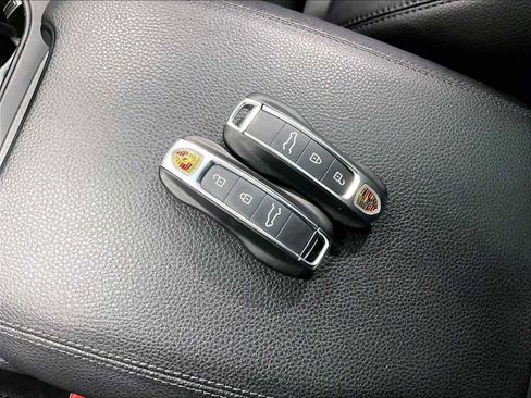 Used 2024 Porsche Cayenne image 39