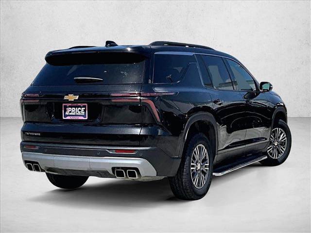 Used 2025 Chevrolet Traverse LT FWD image 2